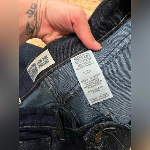 Levi’s Low Rise Boot Cut Size 14 Short Misses NWT Dark Wash - Picture 6 of 7